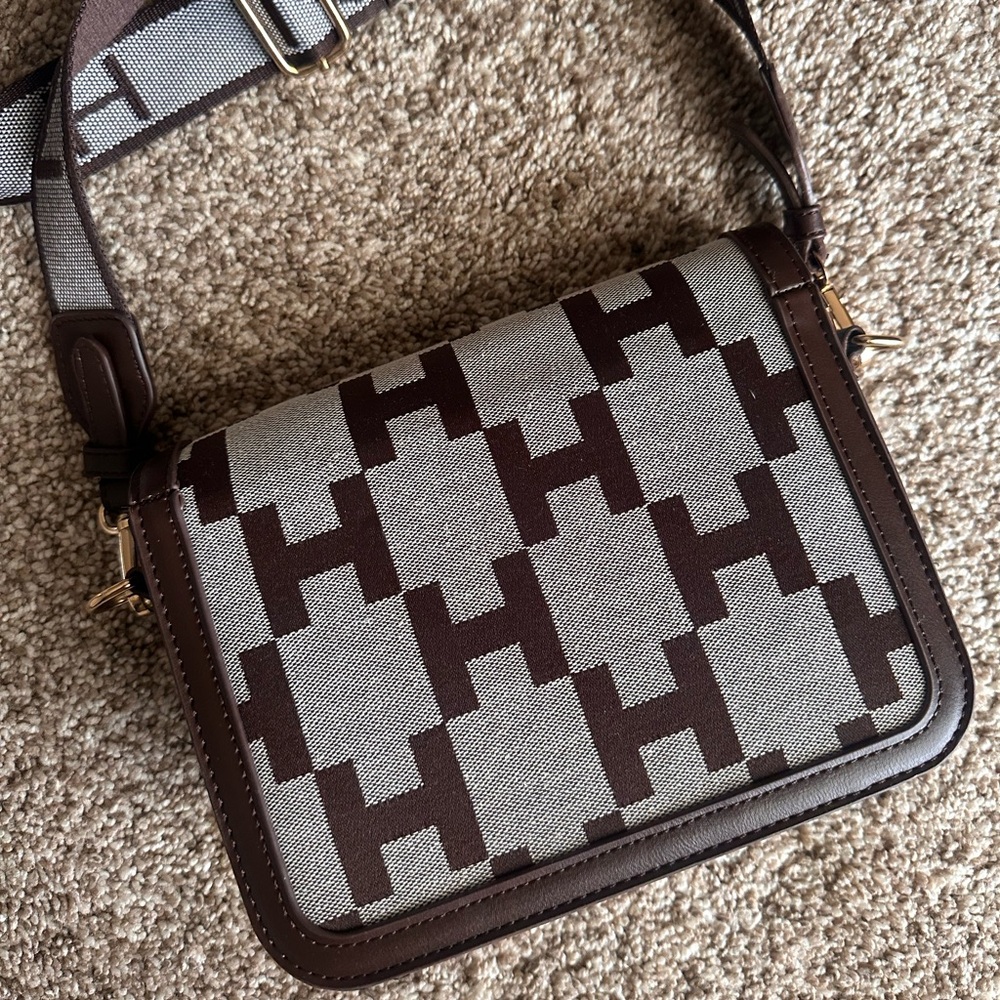 H by Halston Brown Geometric H-Pattern Crossbody Bag - Picture 5 of 6